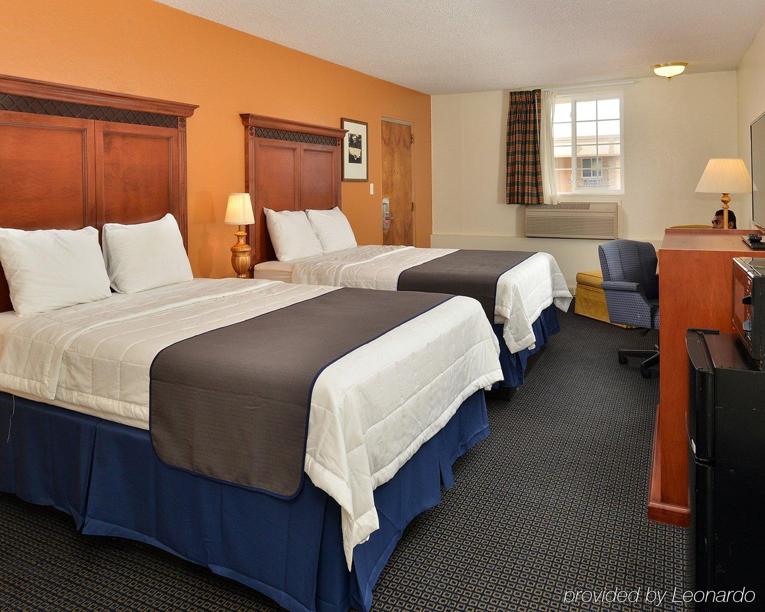 Rodeway Inn Saint Joseph Exterior photo
